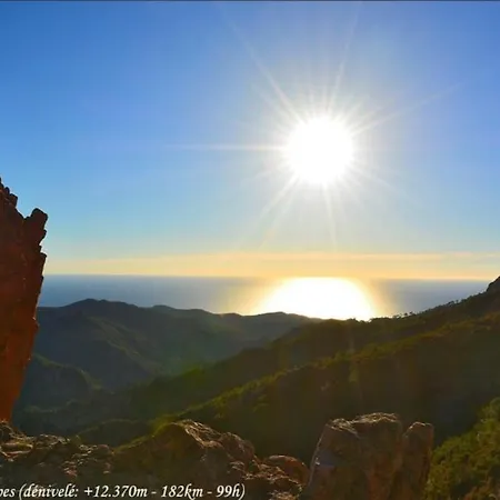Magique Creek, Piscine Naturelle Dans Les Rochers