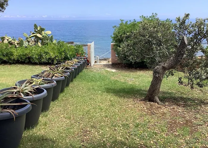 Magique Creek, Piscine Naturelle Dans Les Rochers Zonza