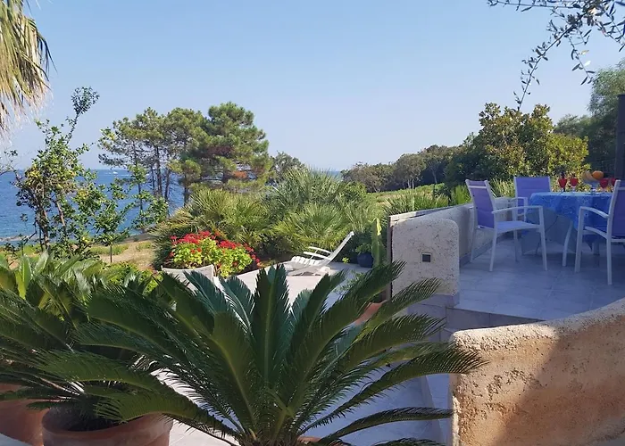 Magique Creek, Piscine Naturelle Dans Les Rochers